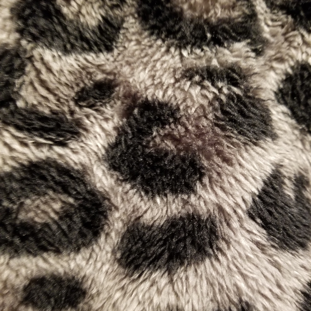SZ 2X 3X LEOPARD FLEECE NWT - Picture 4 of 5